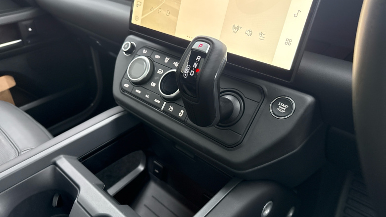 Land Rover Defender 3.0 D350 X-Dynamic HSE 90 3dr Auto Diesel Estate